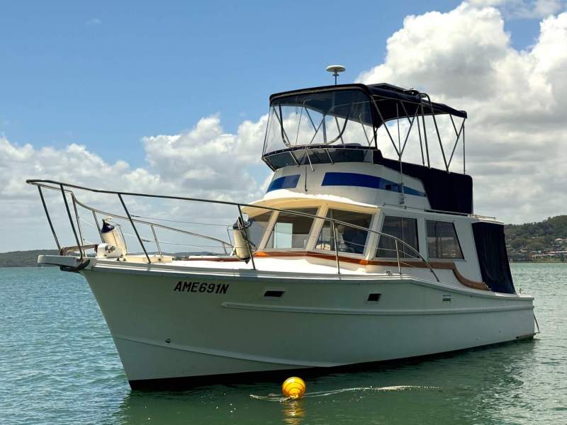 Masters 35 Flybridge - Survey, autopilot, 2000w inverter