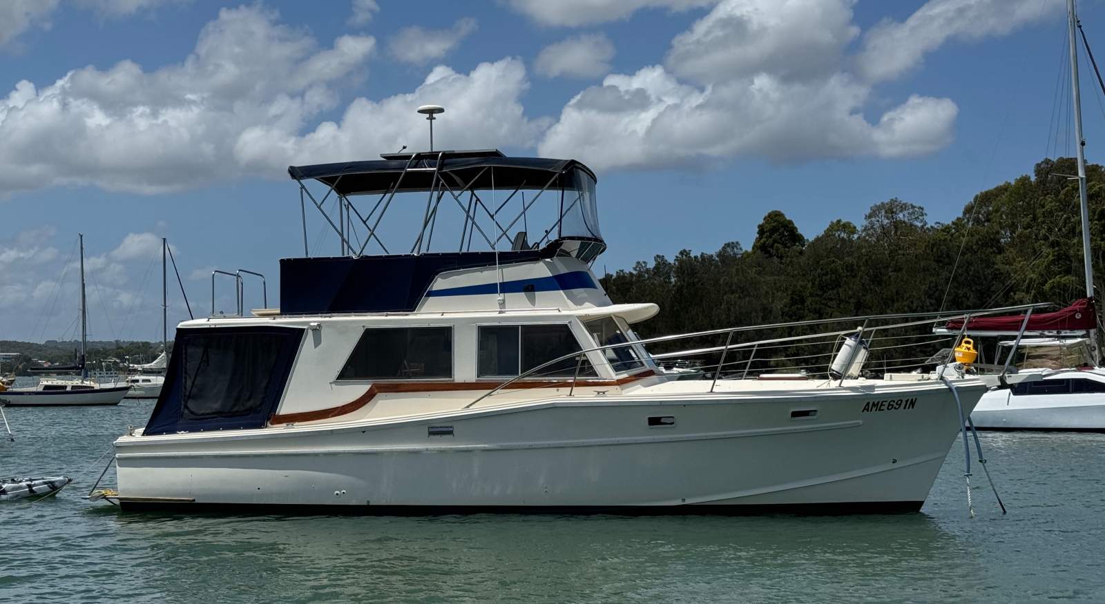 Masters 35 Flybridge - Survey, autopilot, 2000w inverter
