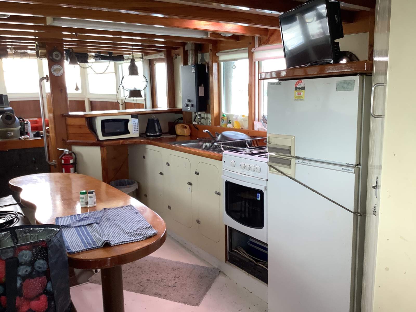 Liveaboad motor sailer trawler converted 2005