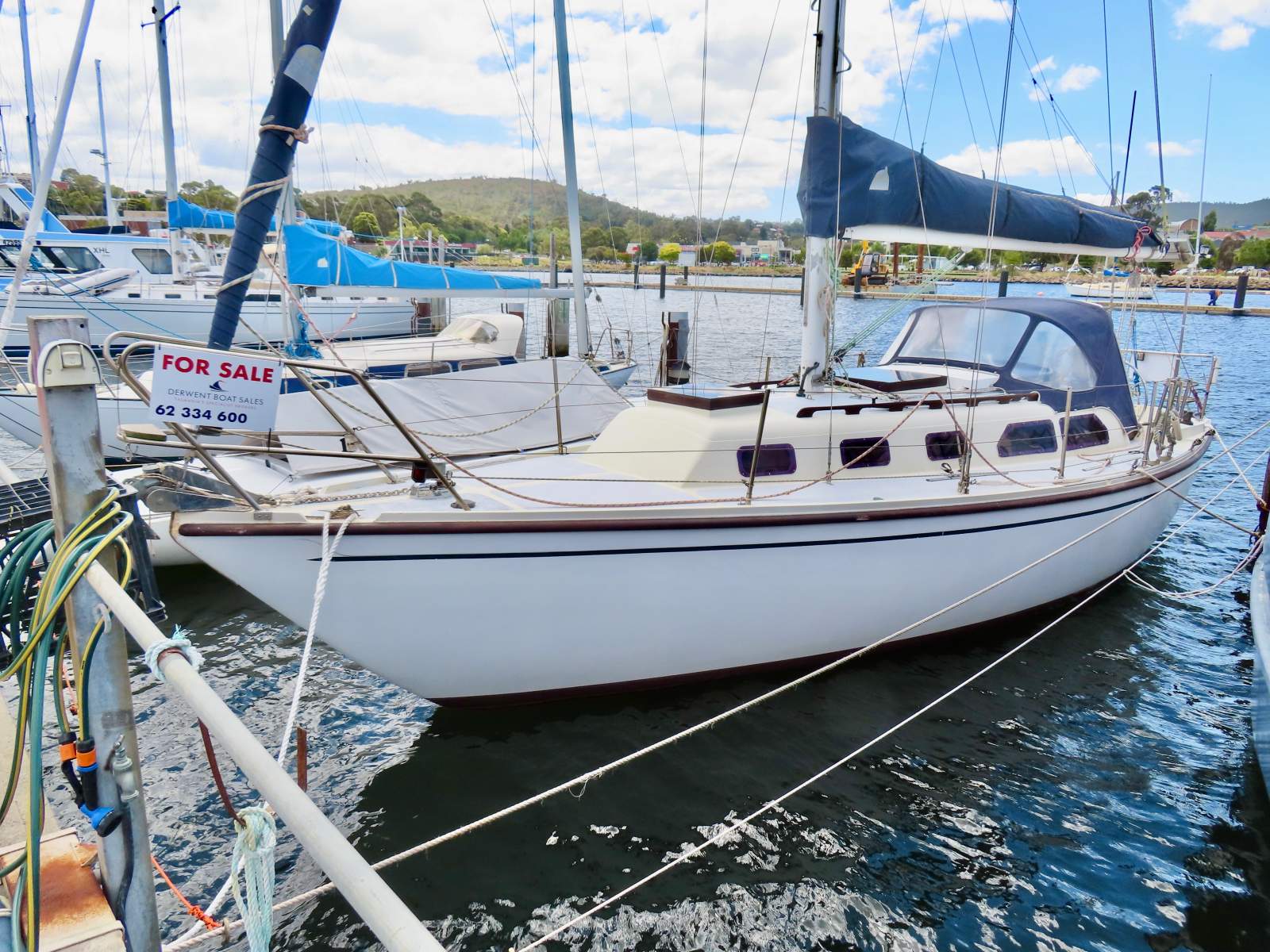 Ericson 32 QUALITY CRUISER RACER IN GOOD CONDITION!