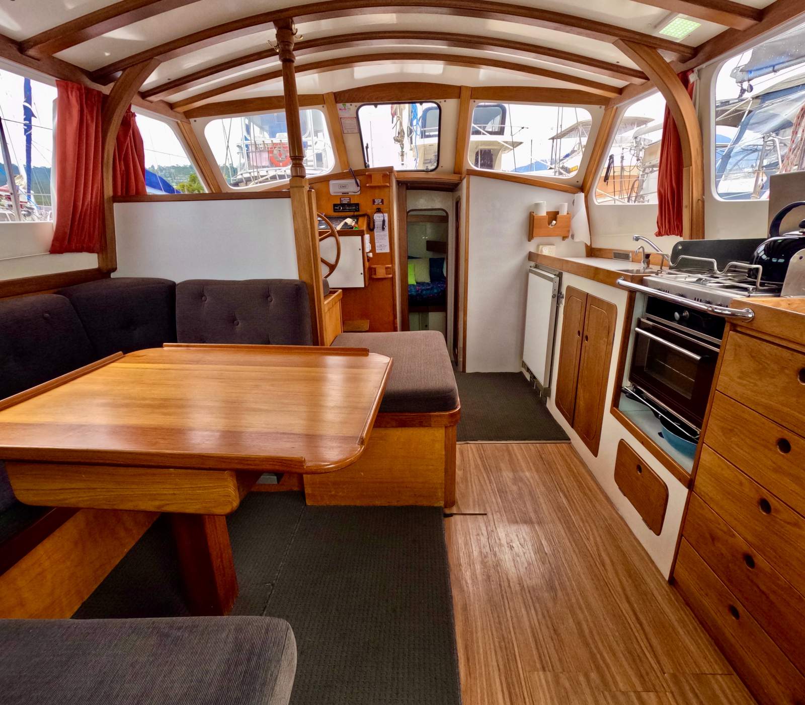Huon 36 SUPERBLY BUILT, PILOTHOUSE PERFORMANCE CRUISER!