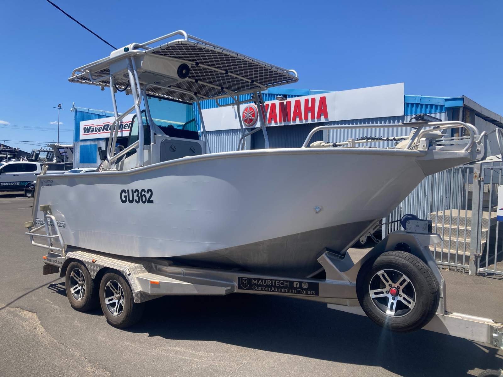 Maurtech Marine Tremor 530 Side Console - Boat, Motor & Trailer Package