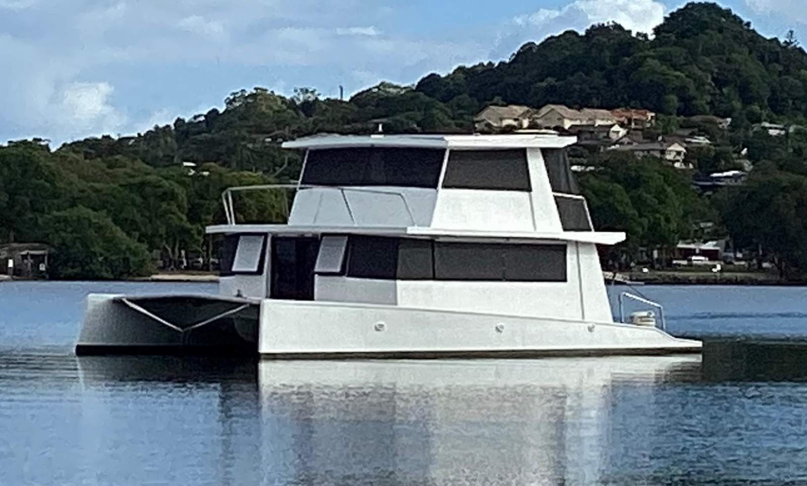Modern Home Cruiser Liveaboard Houseboat