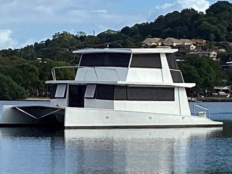 Modern Home Cruiser Liveaboard Houseboat