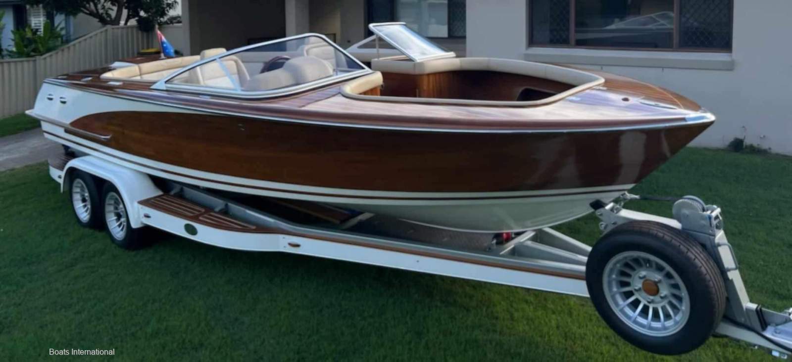 6.5m Mahogany Bowrider