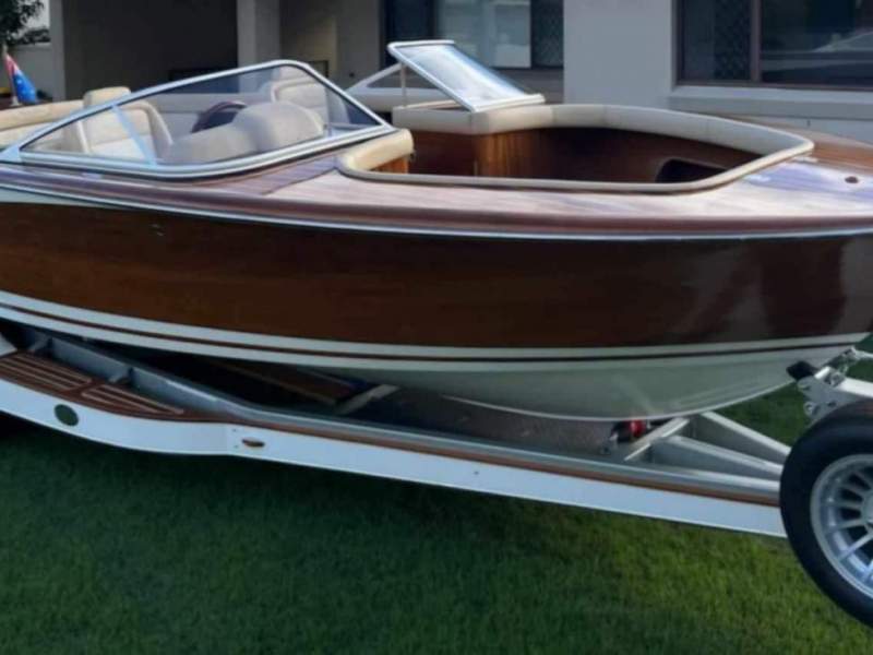 6.5m Mahogany Bowrider