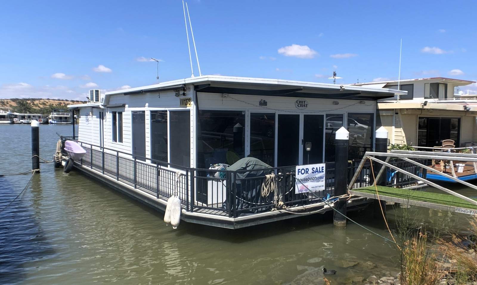 CHIT CHAT, Family live aboard, 2/3 Bed, Houseboat.