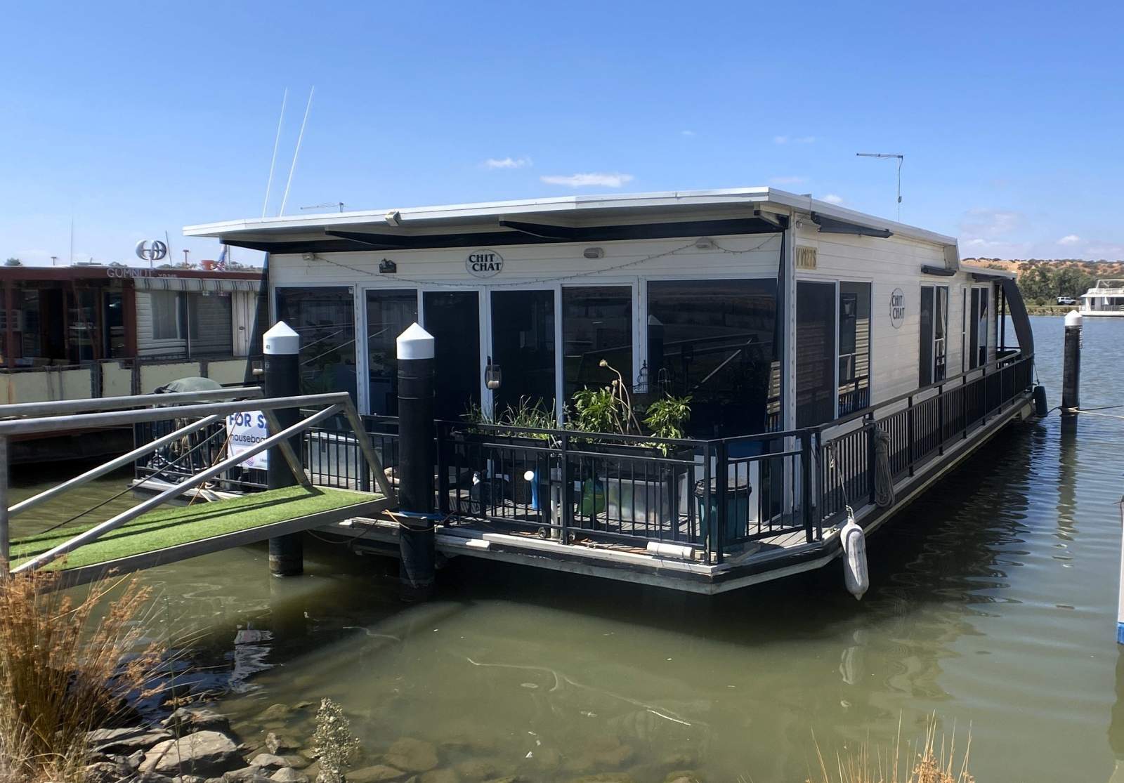 CHIT CHAT, Family live aboard, 2/3 Bed, Houseboat.