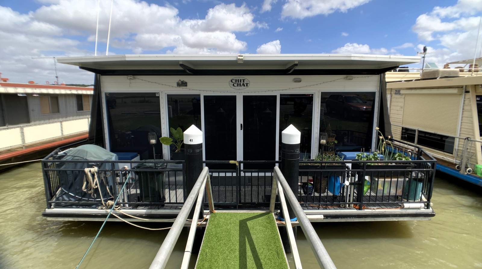 CHIT CHAT, Family live aboard, 2/3 Bed, Houseboat.