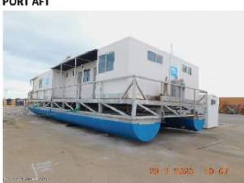 Alucraft HOUSE BOAT/TOW BARGE