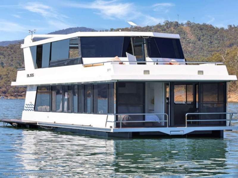 BLISS Houseboat Holiday Home on Lake Eildon