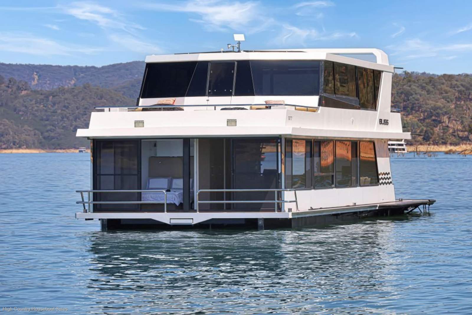BLISS Houseboat Holiday Home on Lake Eildon:BLISS on Lake Eildon