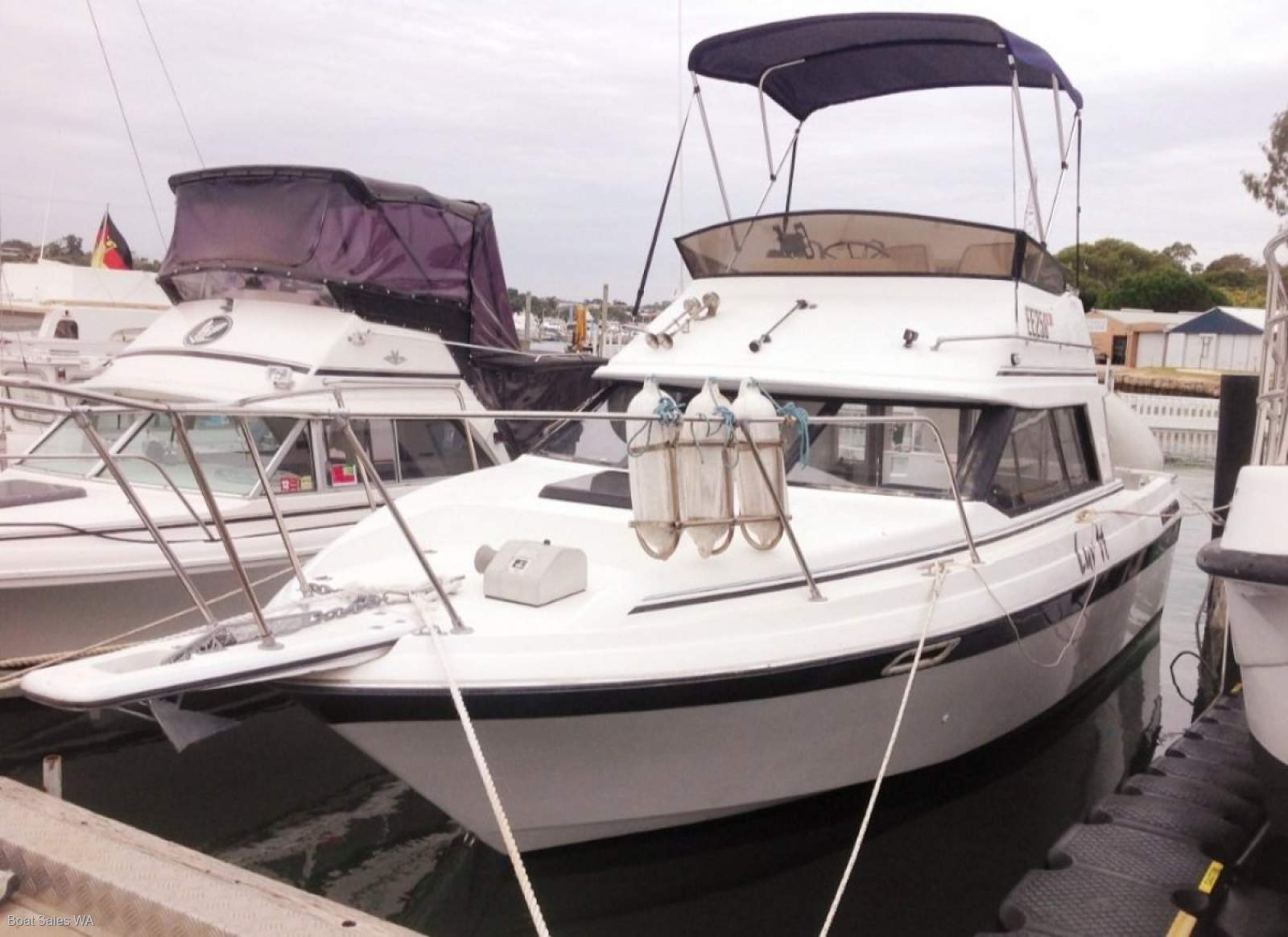 Bayliner 2556 Ciera Command Bridge 6.2L Mercruiser