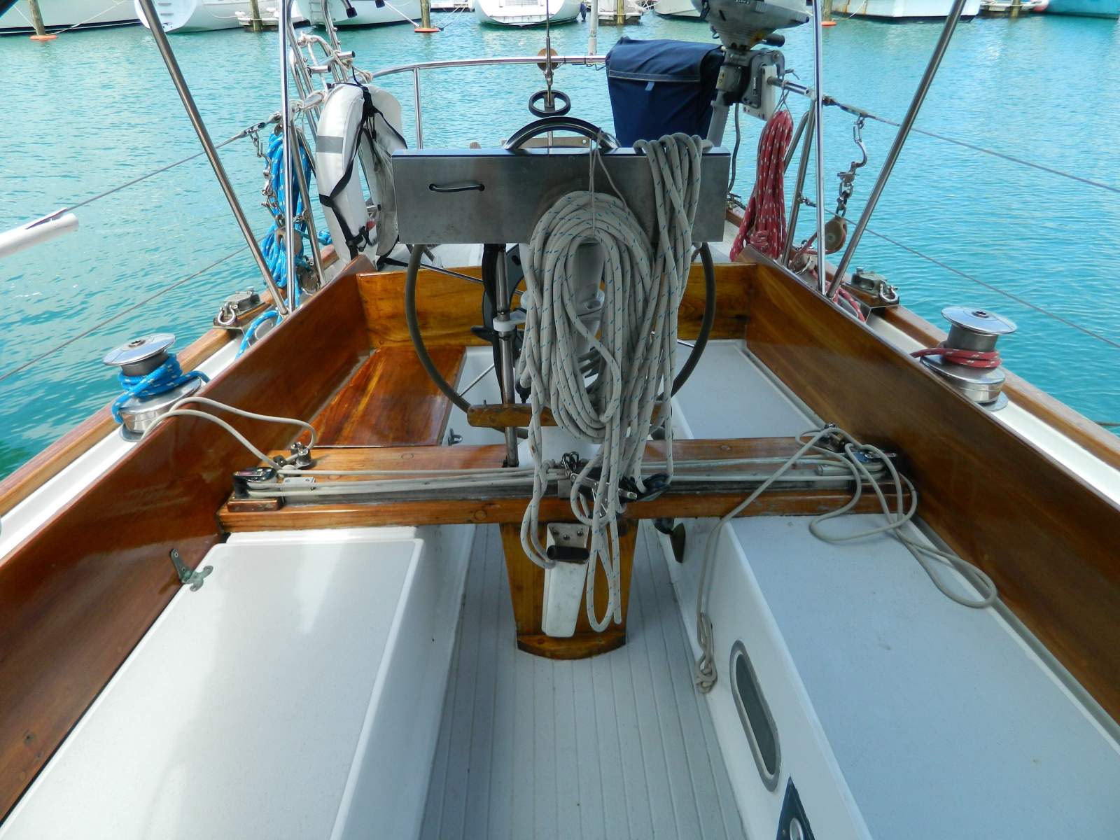 Chris Craft Commanche 42