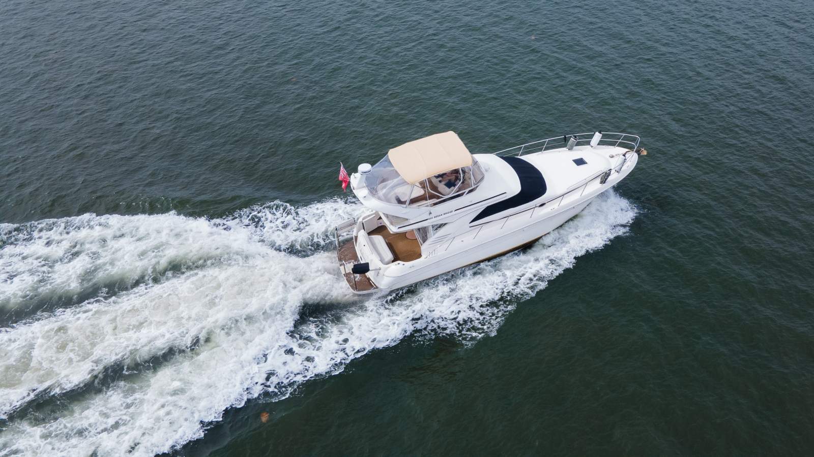 Sea Ray 400 Sedan Bridge