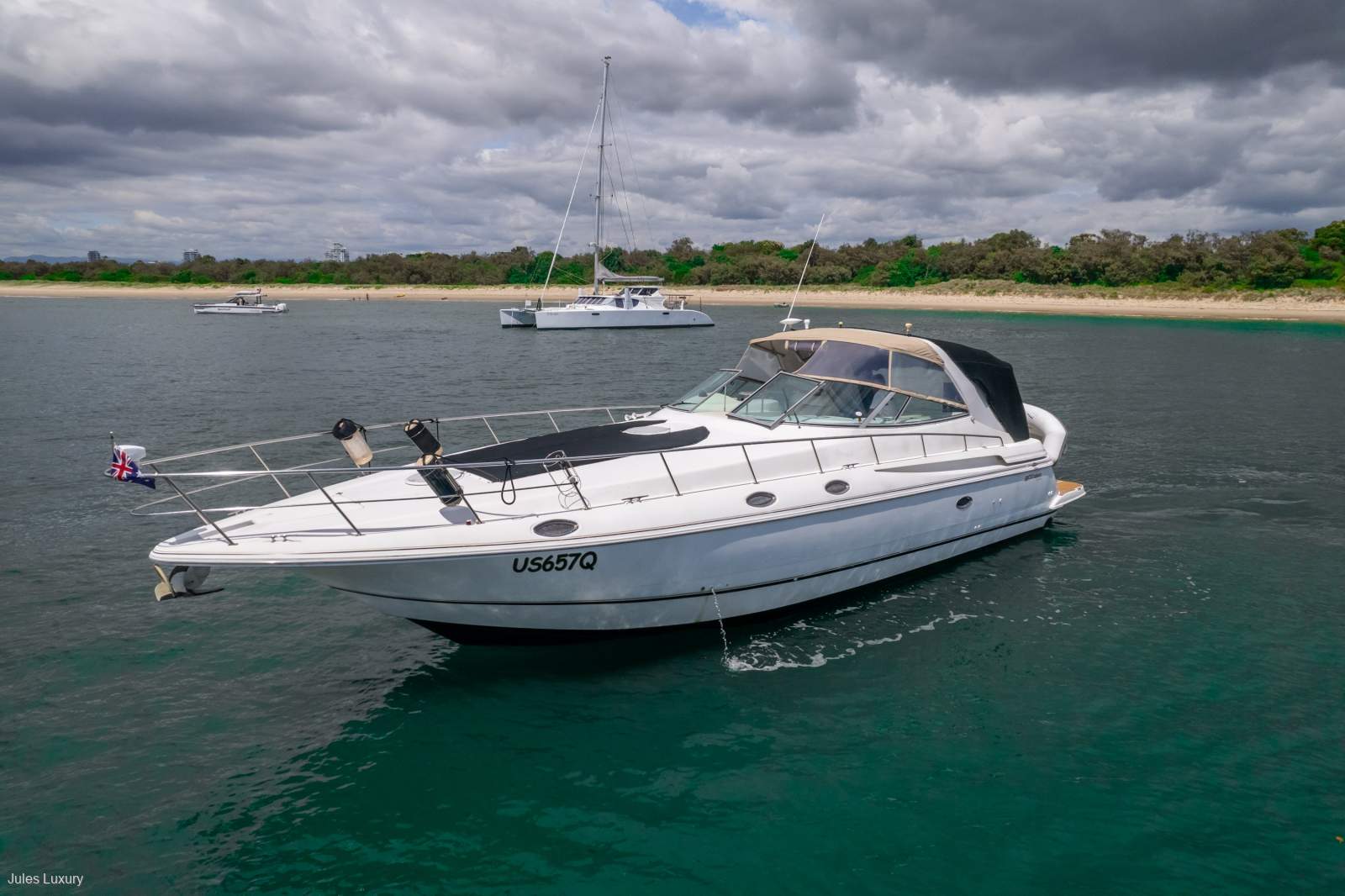 Cruisers Yachts 4270 Express Deisel Twin Shaft drive