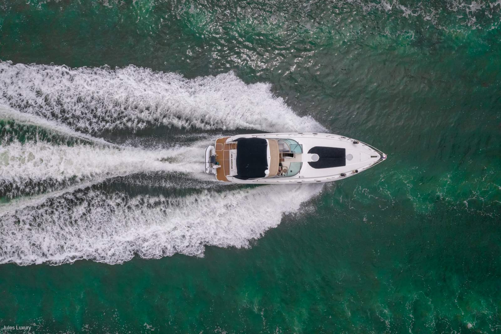 Cruisers Yachts 4270 Express Deisel Twin Shaft drive