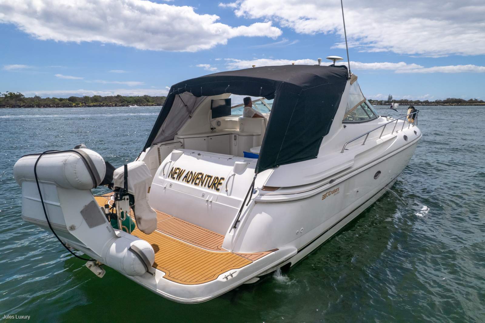 Cruisers Yachts 4270 Express Deisel Twin Shaft drive