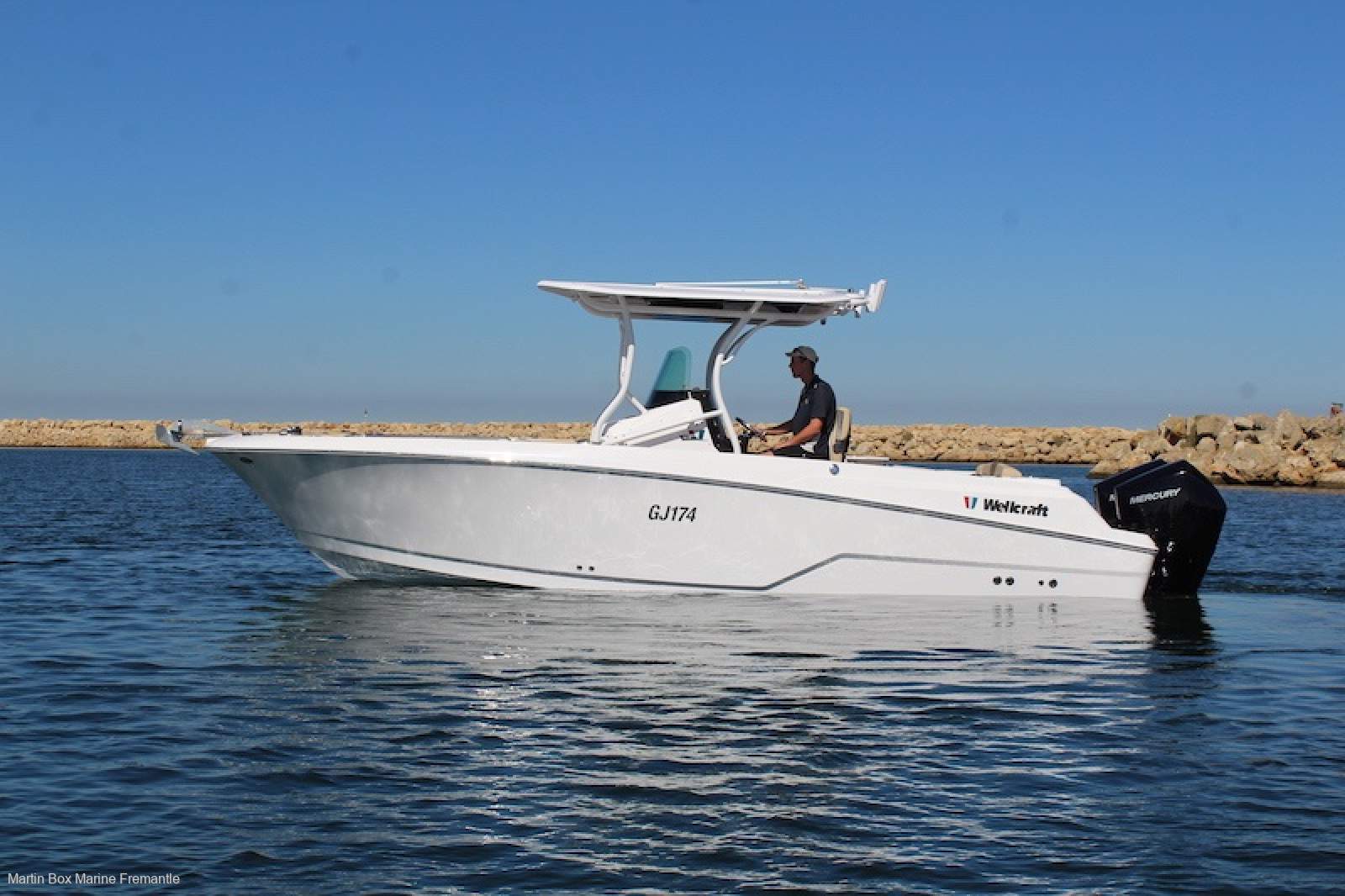 Wellcraft 262 Centre Console with Twin 225Hp Mercury Outboards