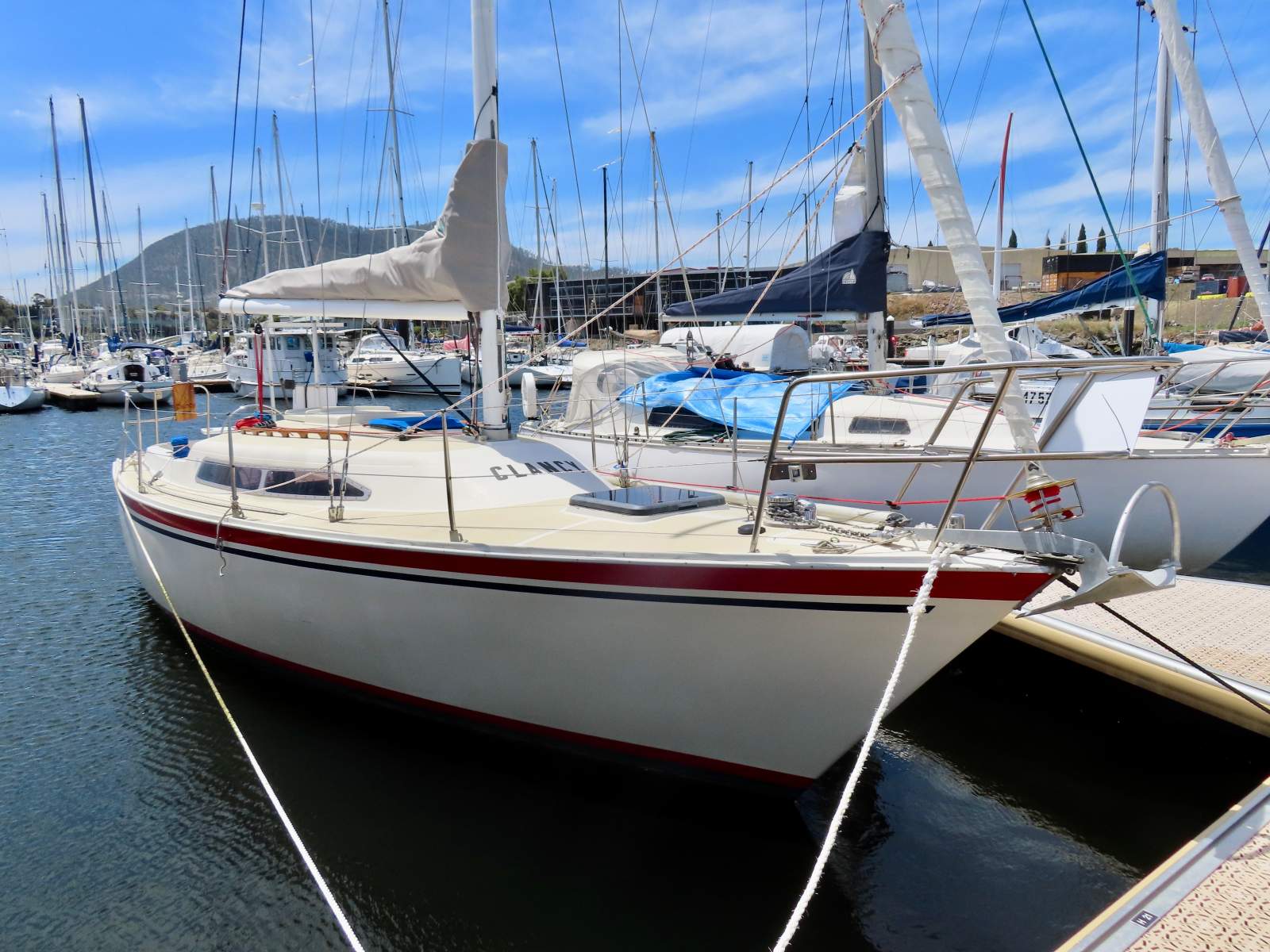 Traditional 30 EXTENSIVELY UPGRADED, IMPRESSIVE CRUISER/RACER!