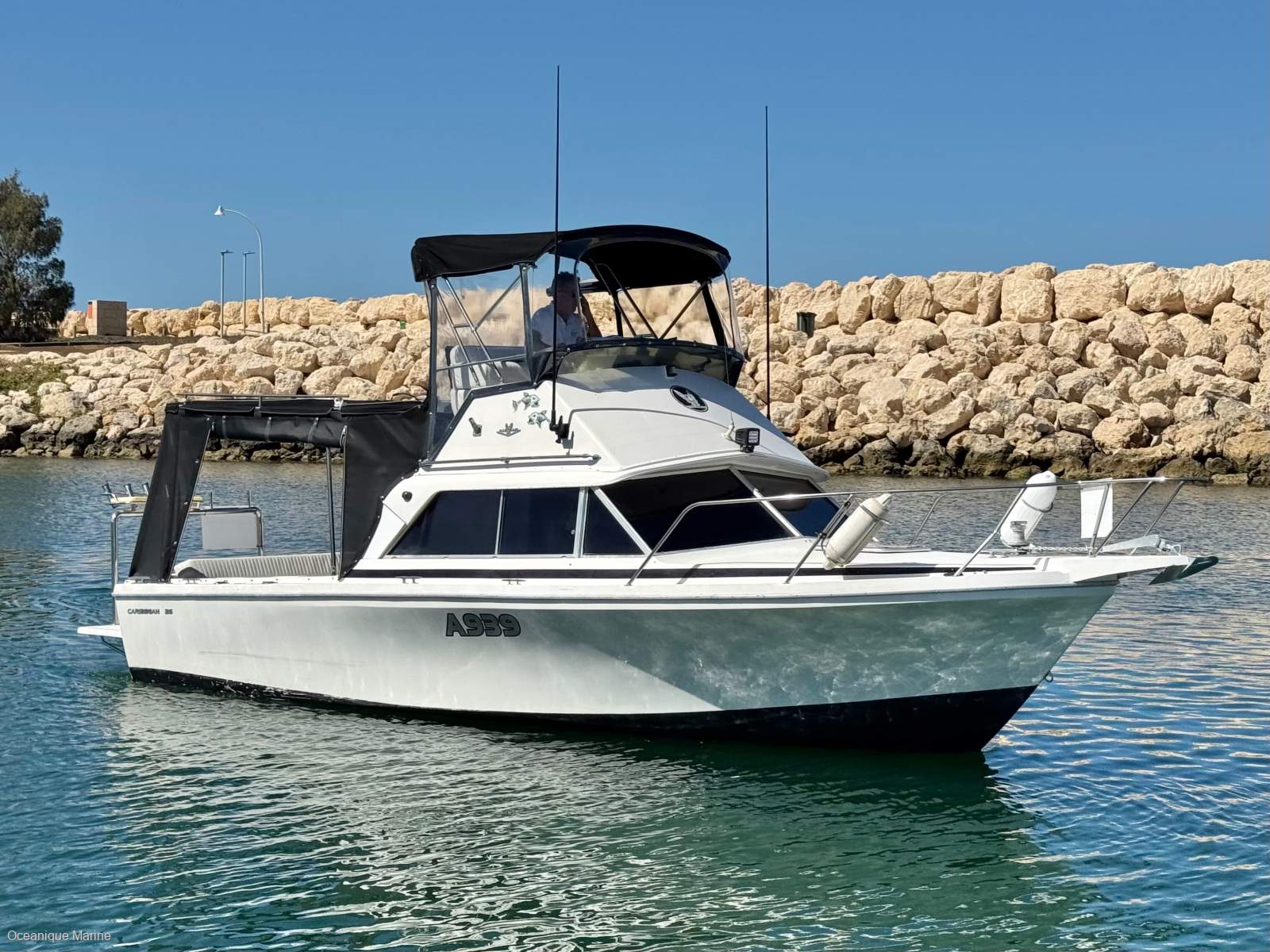 Caribbean 26 Flybridge Sports Fisherman With 2010 V6 MPI Mercruisers with low hours
