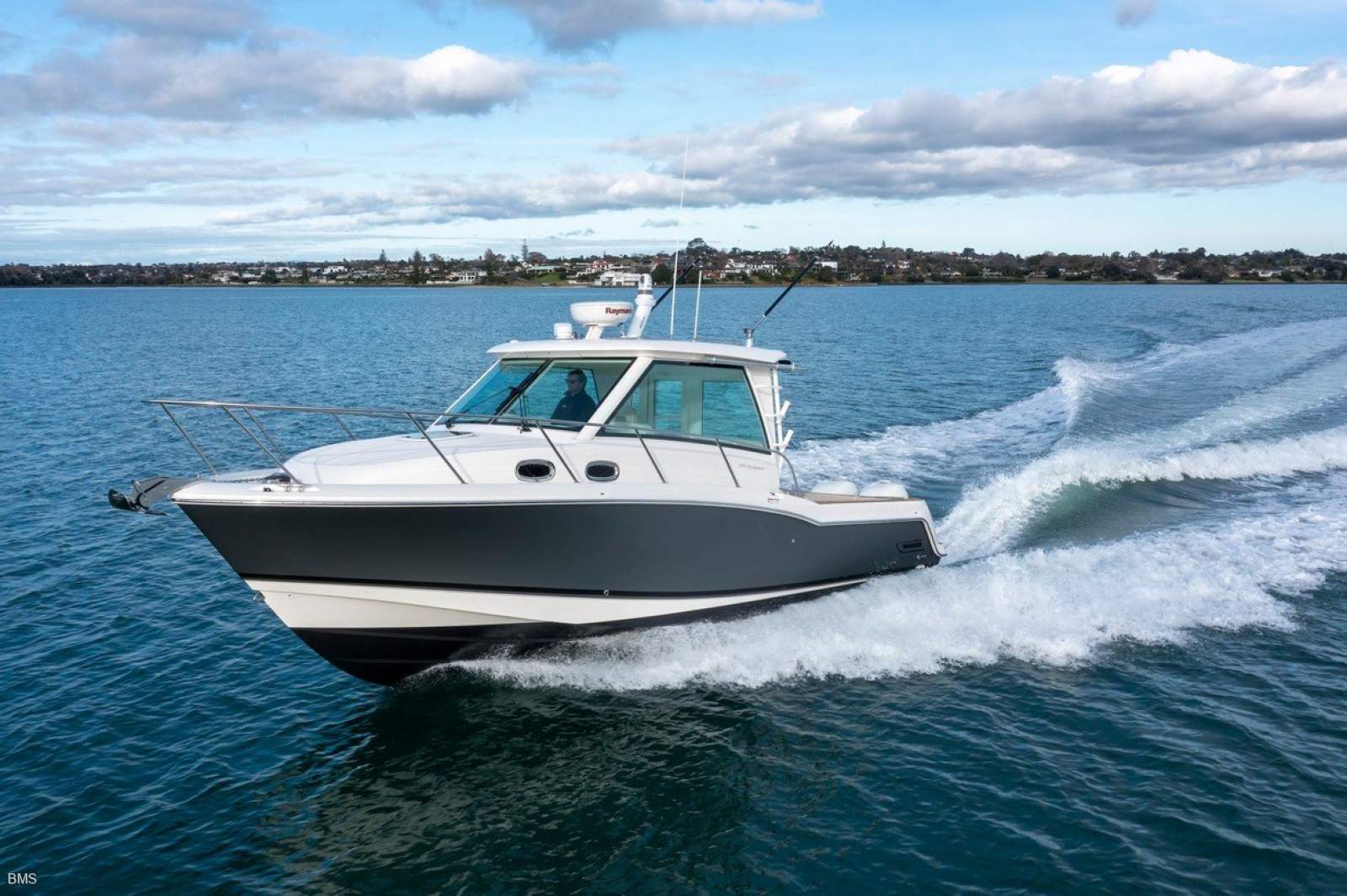 Boston Whaler 315 Conquest Pilothouse