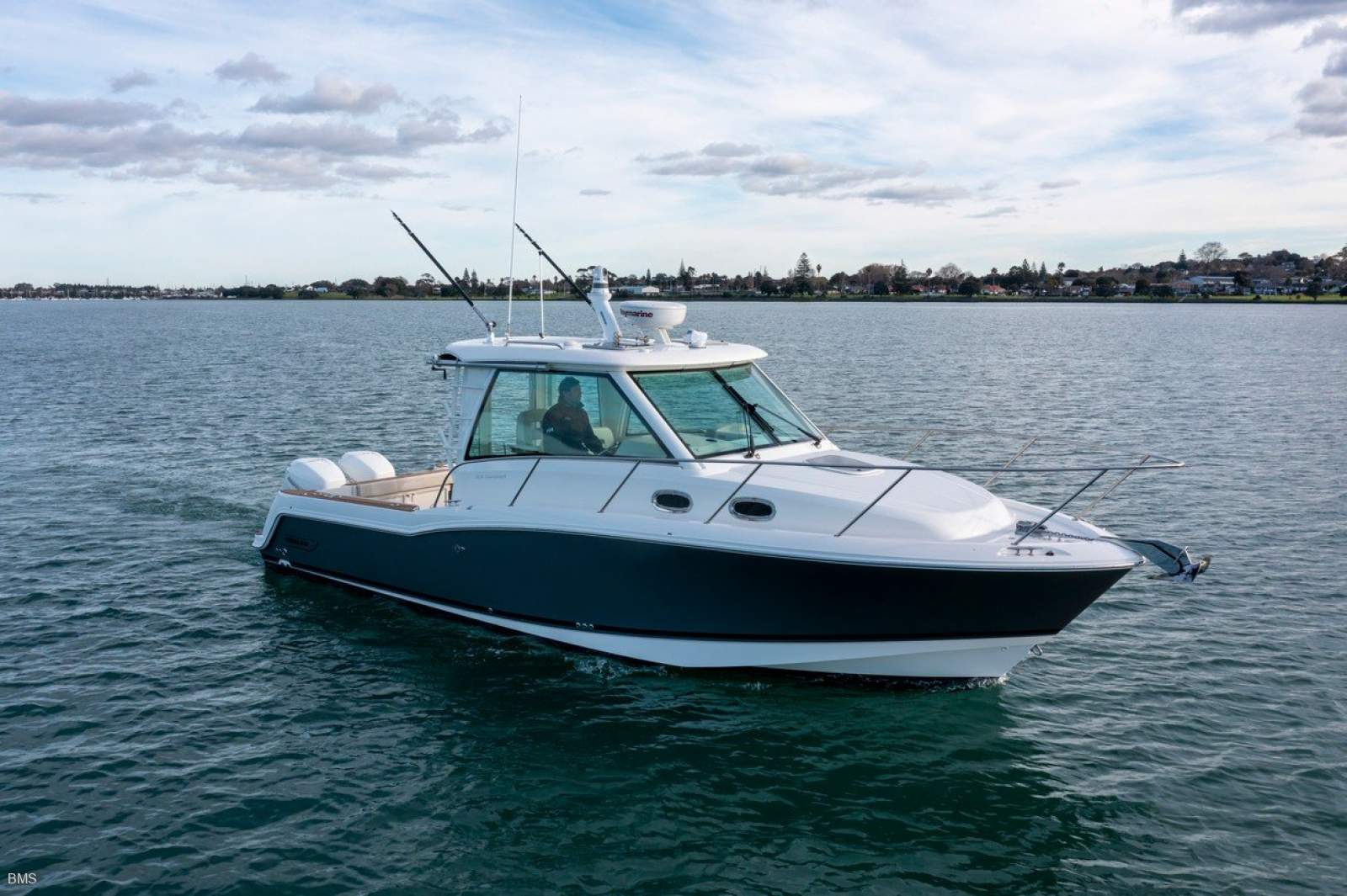 Boston Whaler 315 Conquest Pilothouse