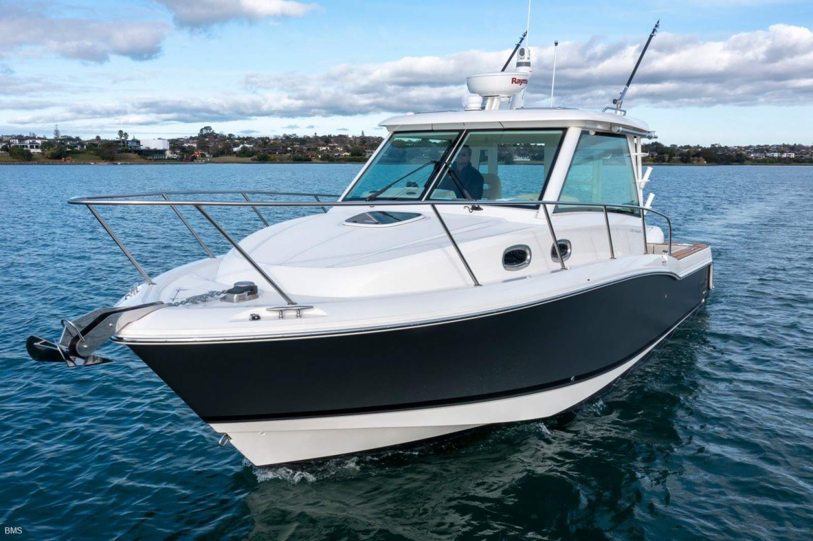 Boston Whaler 315 Conquest Pilothouse