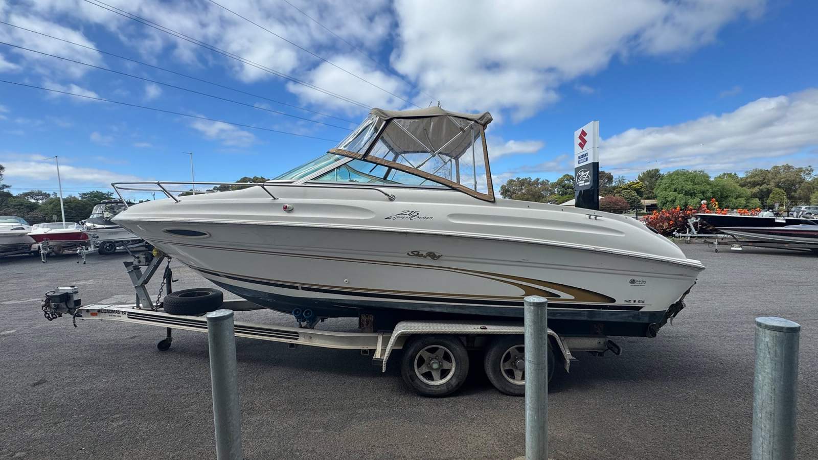 Sea Ray 215 Express Cruiser