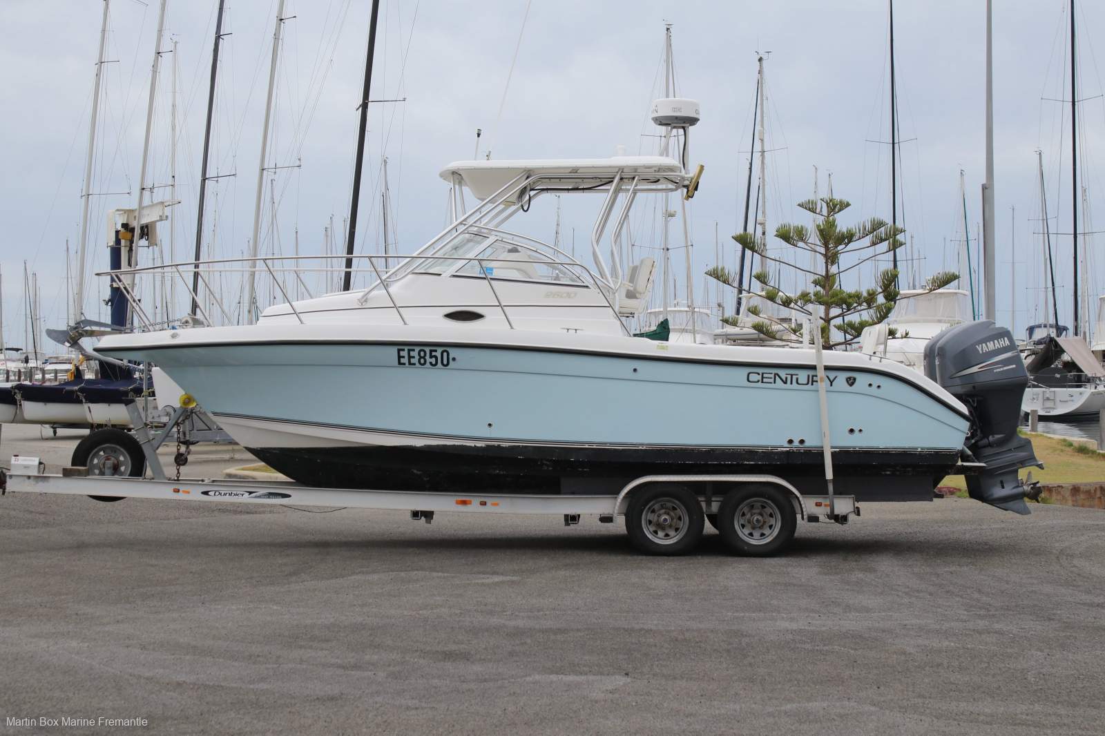 Century 2600 Walkaround with Twin Yamaha Four Stroke Outboards