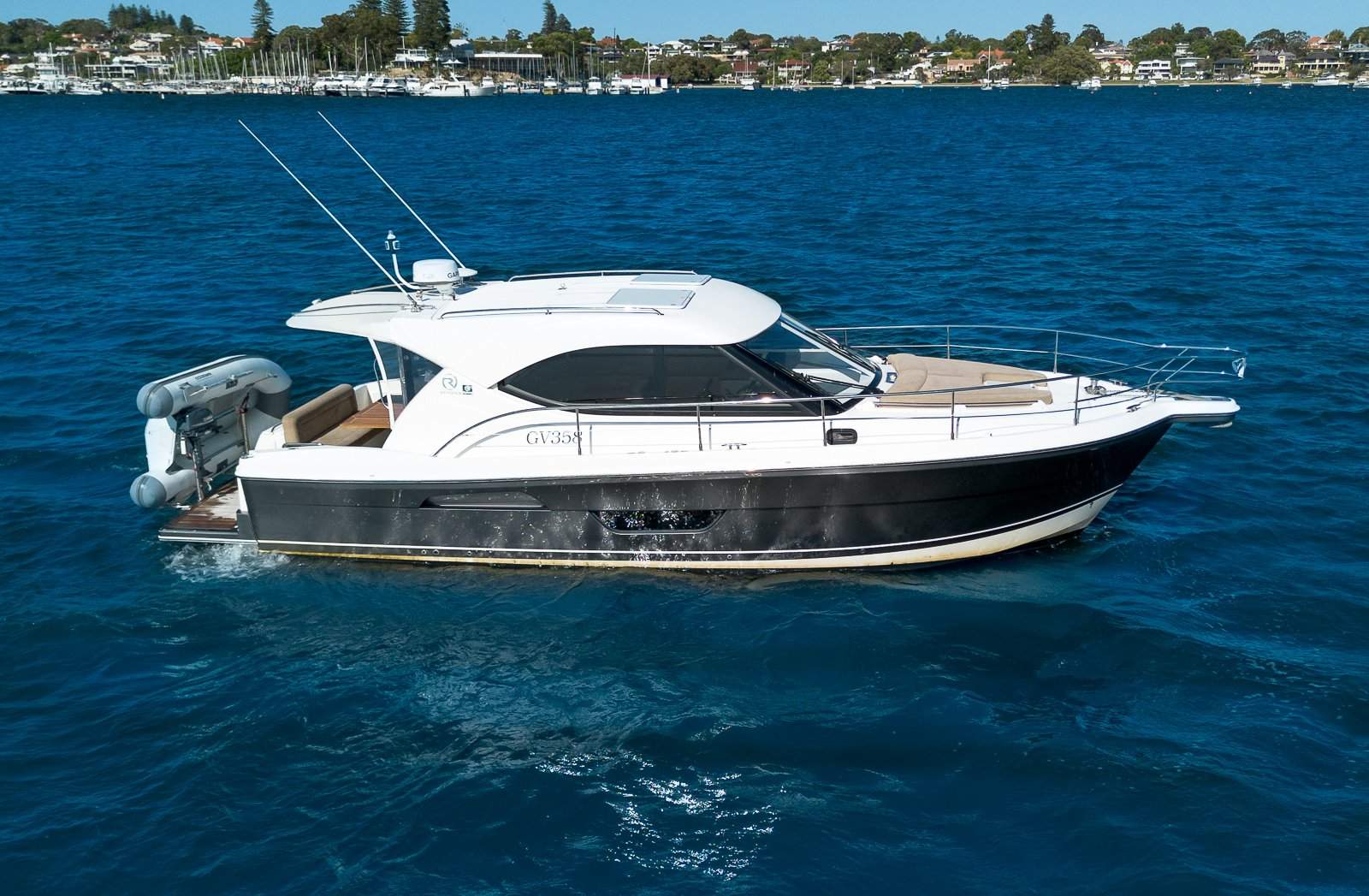 Riviera 3600 Sport Yacht