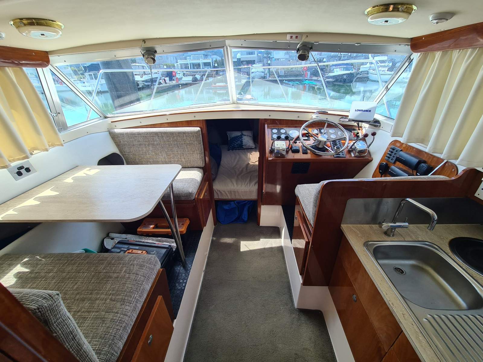 Bertram Caribbean 28 Flybridge