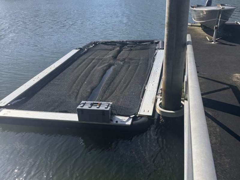 Seapen dry-dock