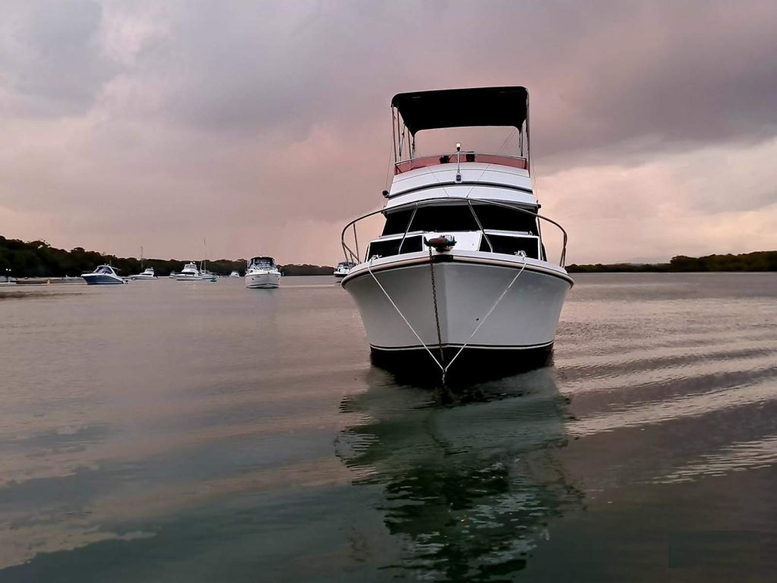 CruiseCraft Executive 800 Flybridge Cruiser