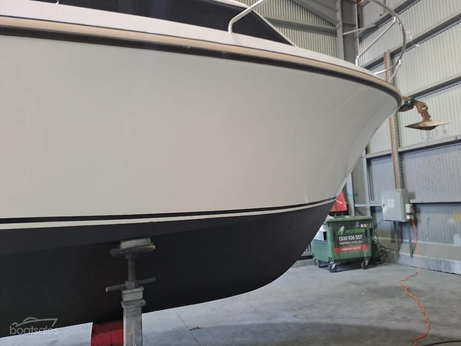 CruiseCraft Executive 800 Flybridge Cruiser