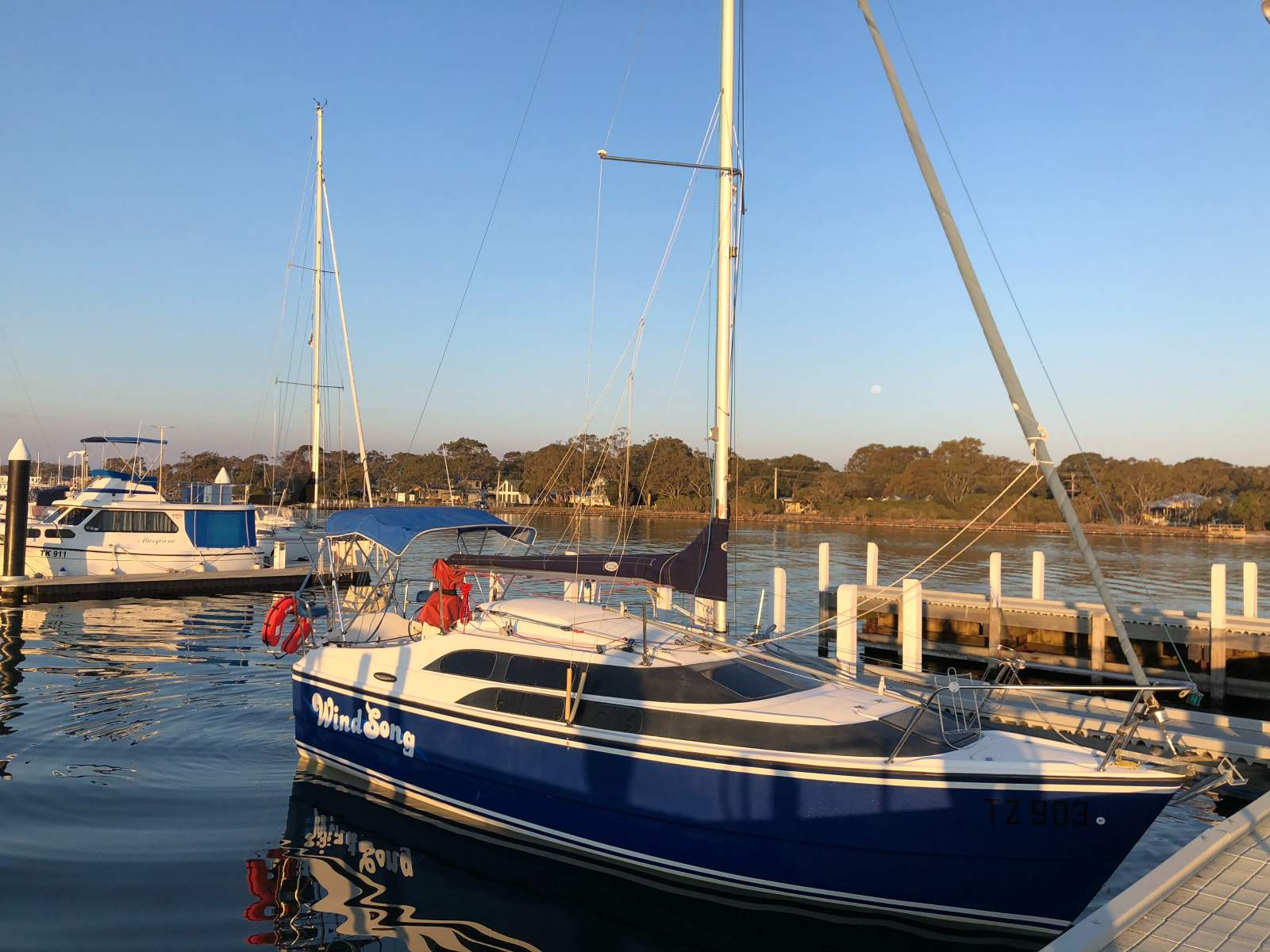 Macgregor 26M:At the dock