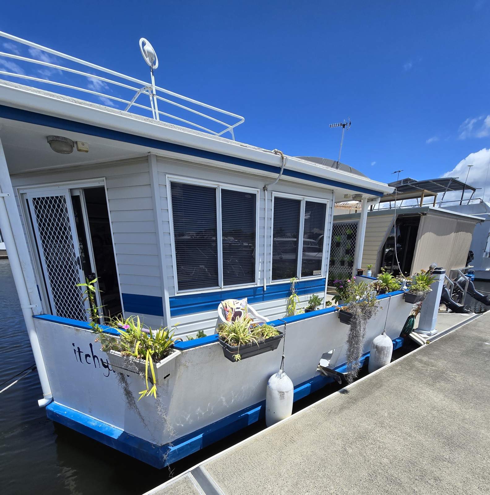 Glasscraft 45ft Houseboat