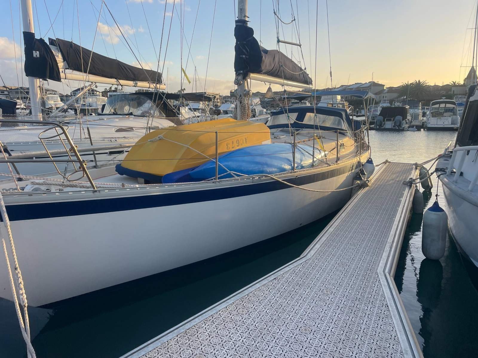 Swanson 38 with Cutter stay