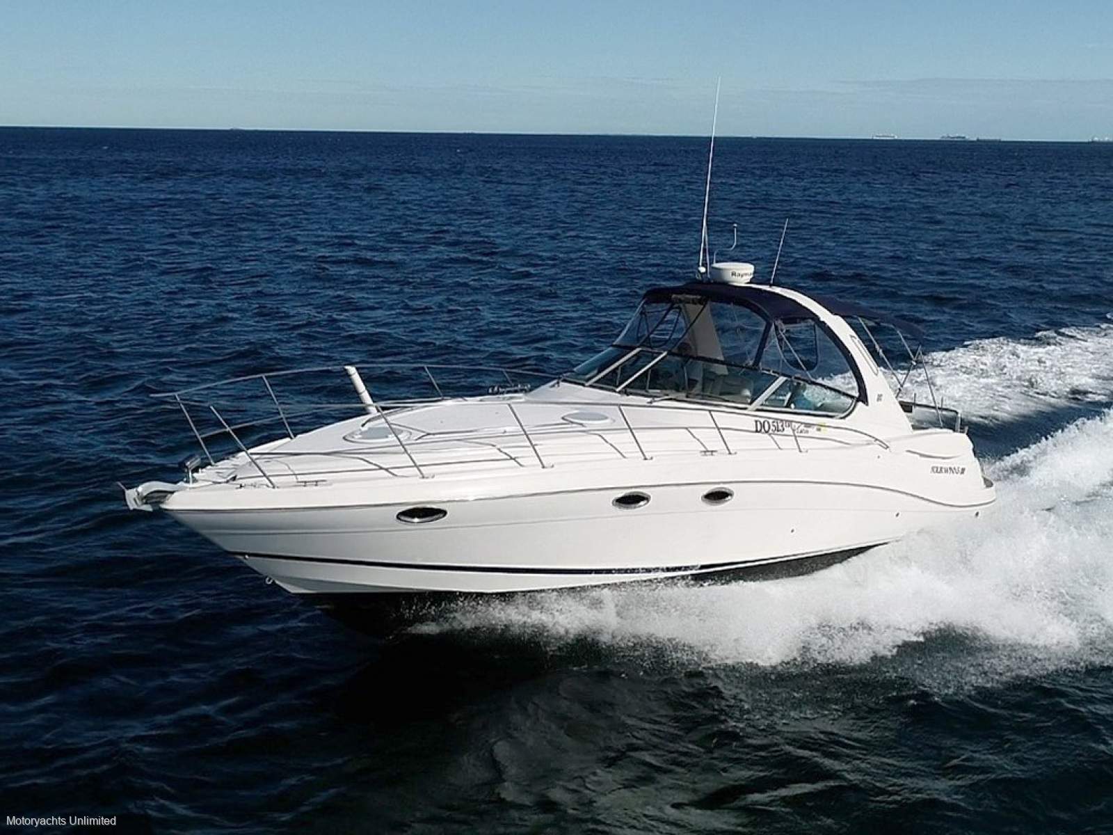 Four Winns Vista 348 - Packed with amazing features