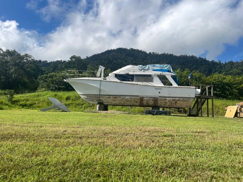 Cougar Cat 12.5 Shaftdrive Flybridge Cruiser