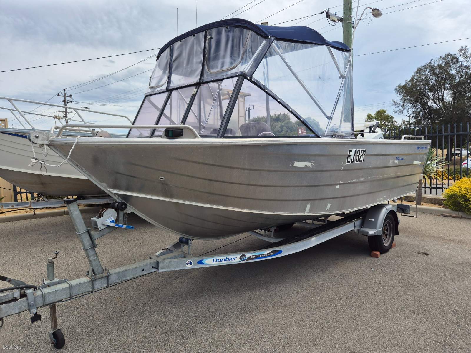 Reef Hunter 540 Utility Open runabout
