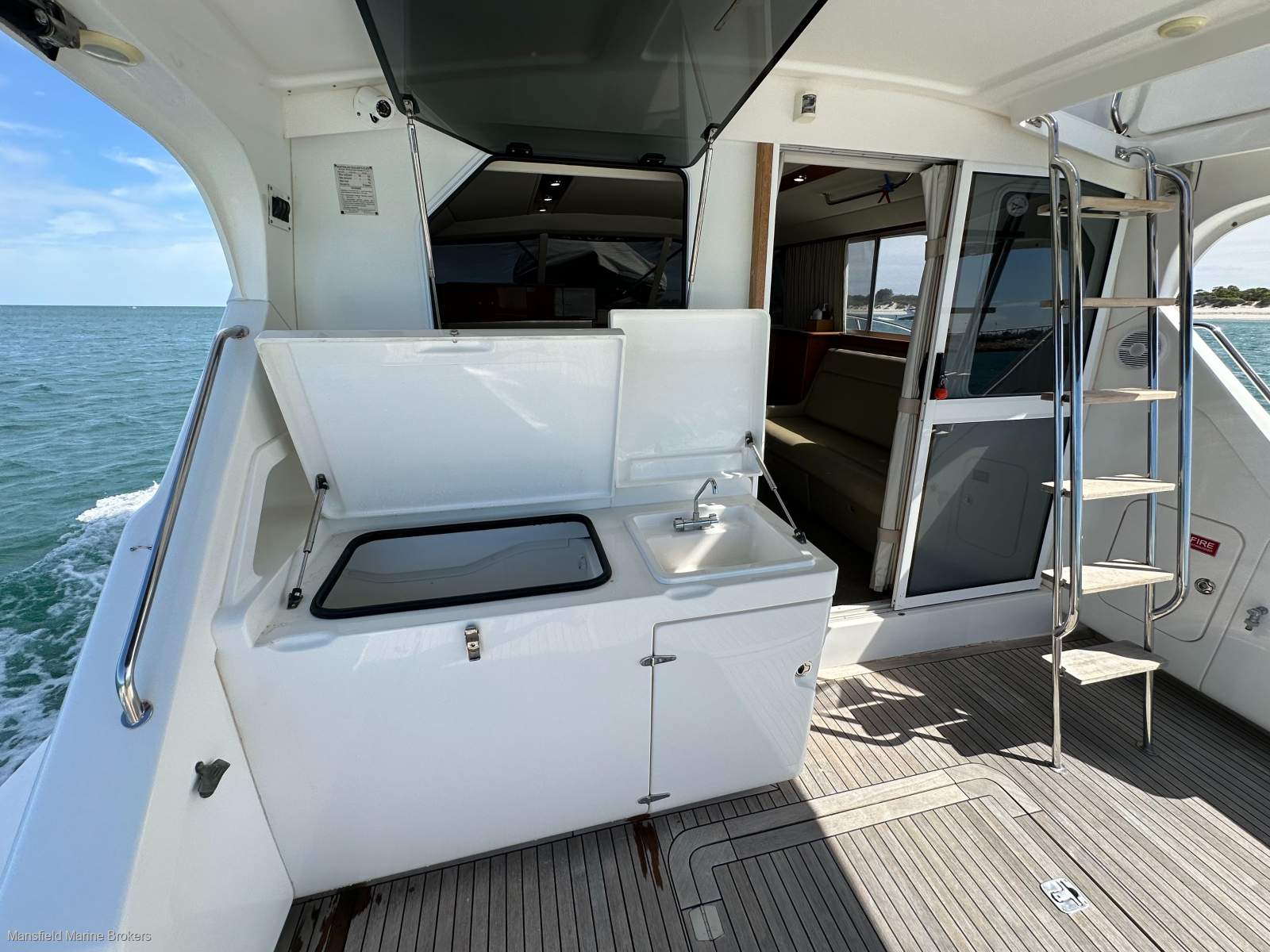 Caribbean 40 Flybridge Cruiser