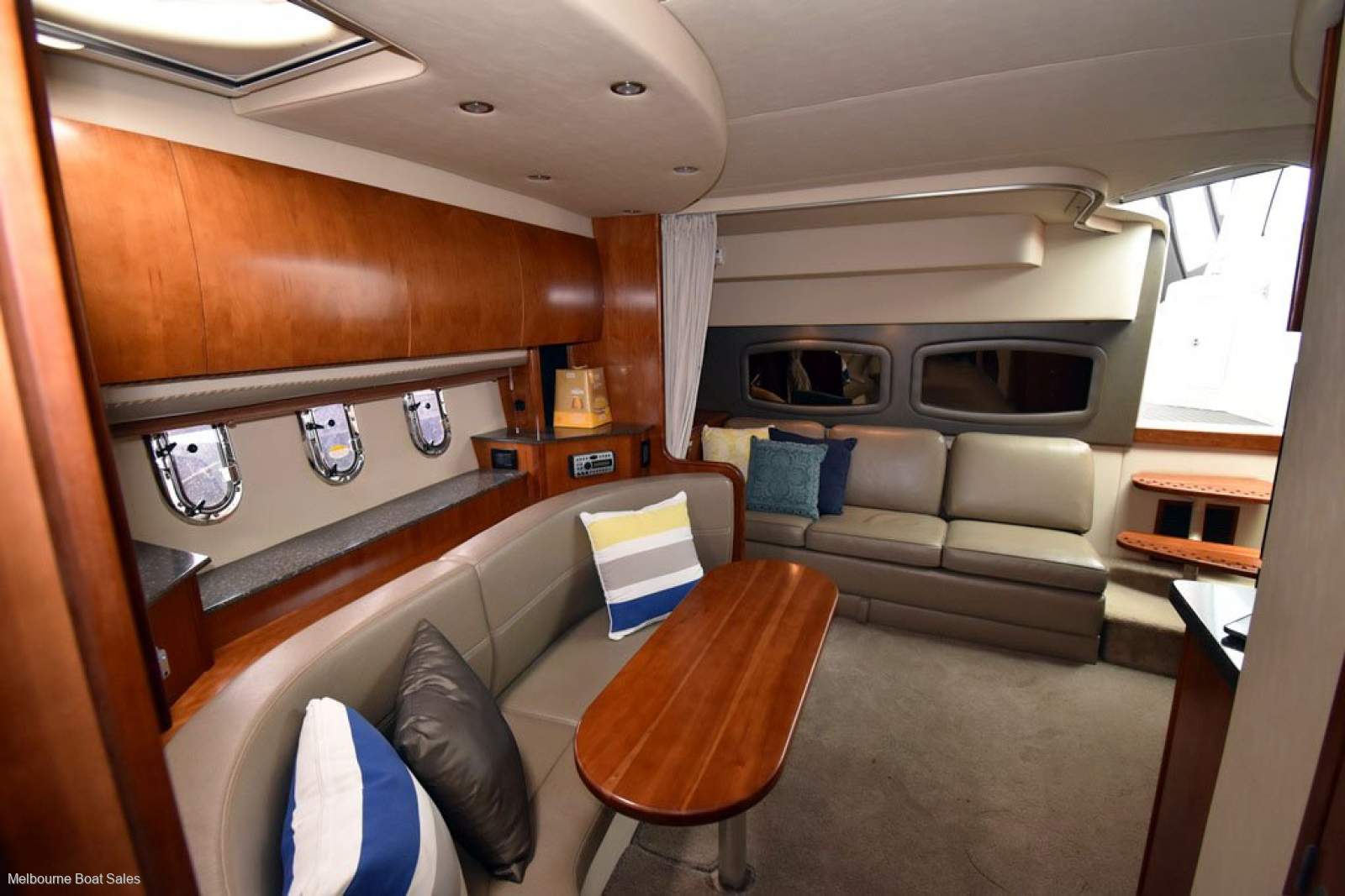 Cruisers Yachts 390 Express Coupe - WITH VOLVO IPS