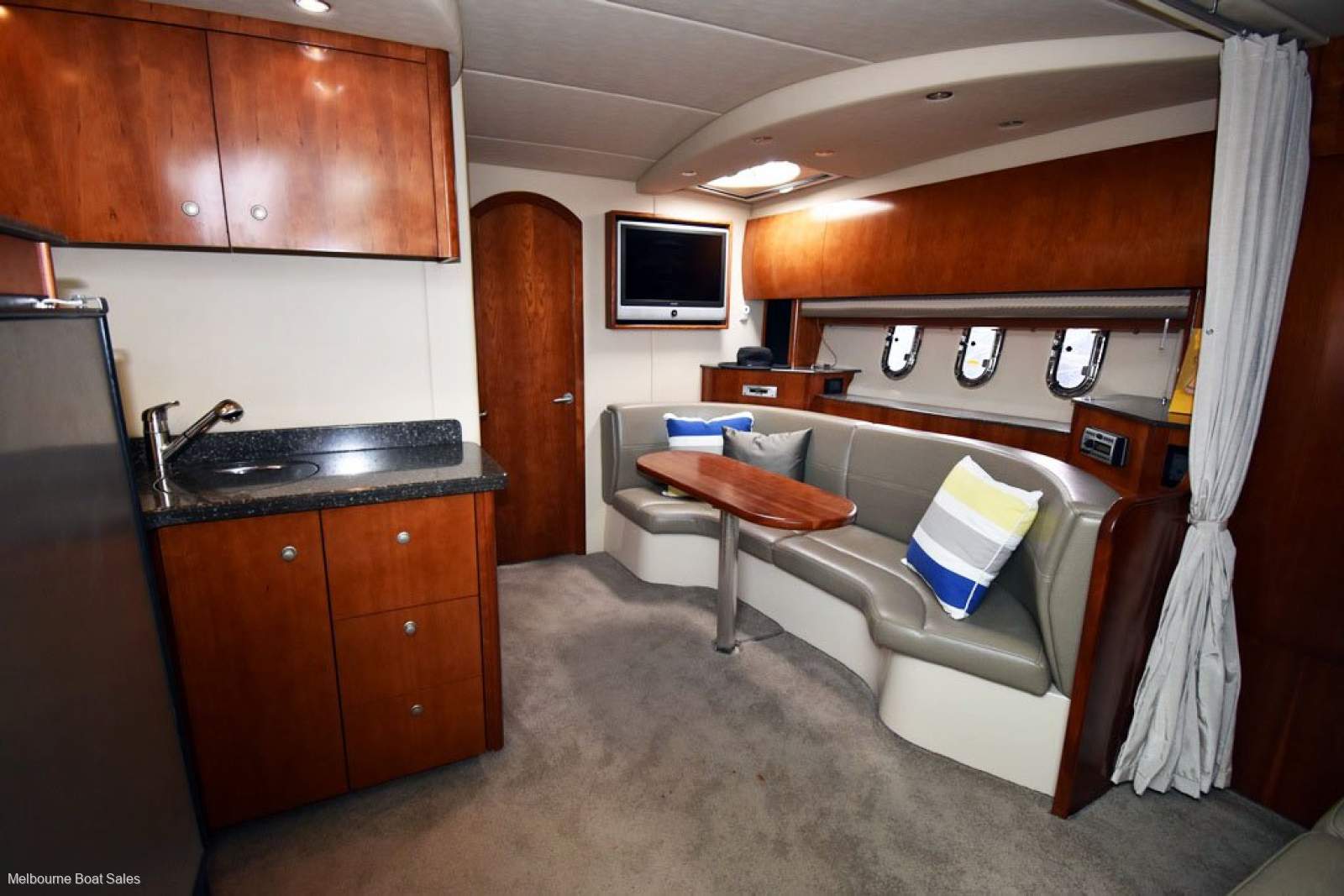 Cruisers Yachts 390 Express Coupe - WITH VOLVO IPS
