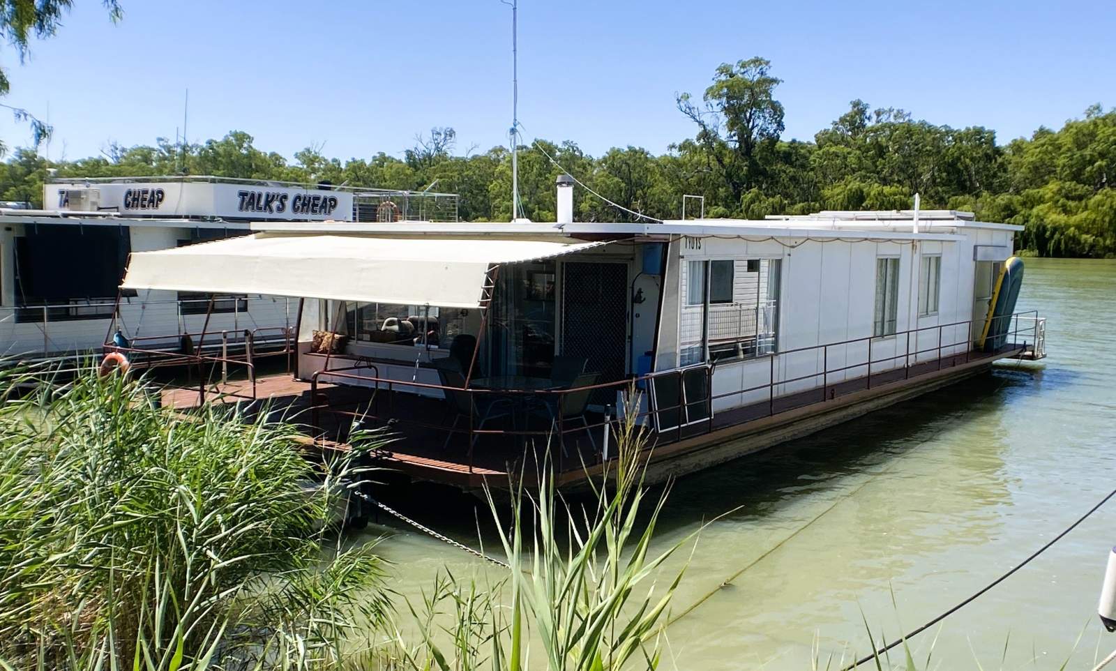 DREAM CATCHER. 20m Houseboat, loads of potential..
