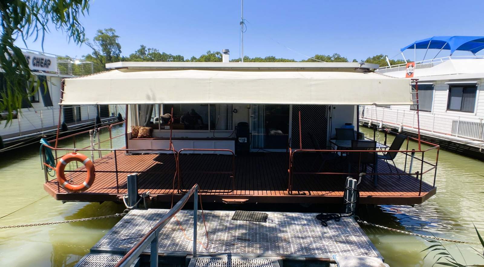 DREAM CATCHER. 20m Houseboat, loads of potential..