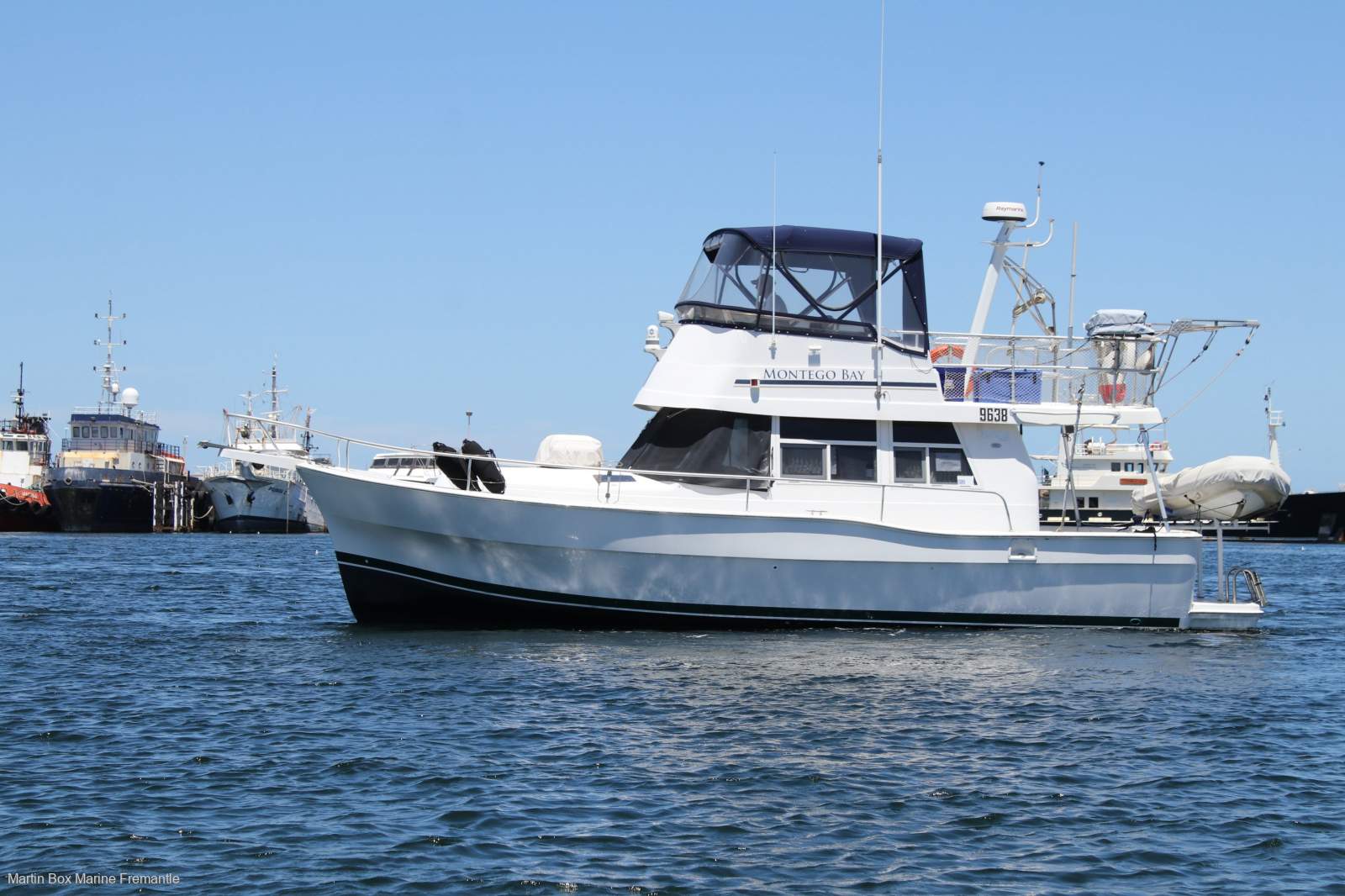 Mainship 390 Trawler with Bow Thruster