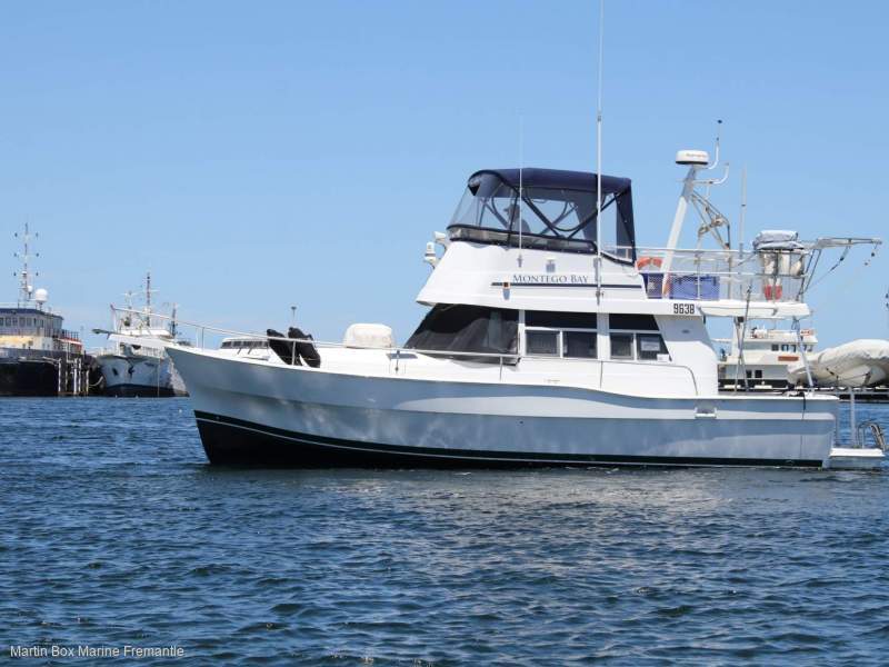 Mainship 390 Trawler with Bow Thruster