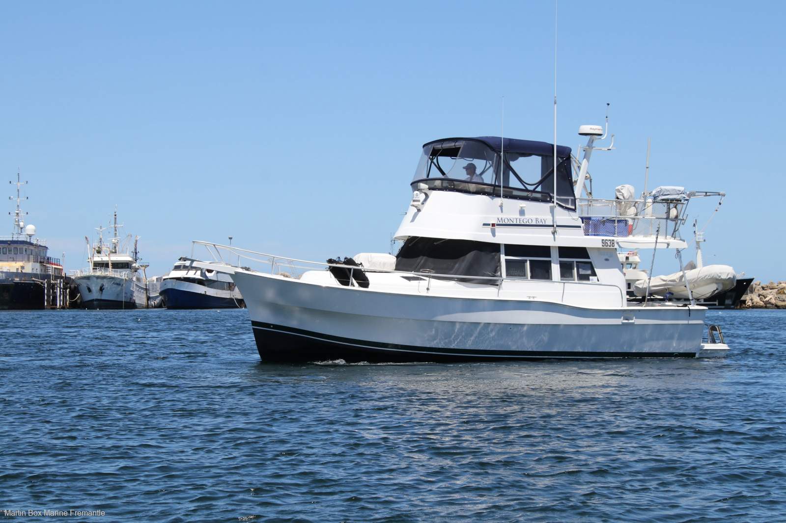 Mainship 390 Trawler with Bow Thruster