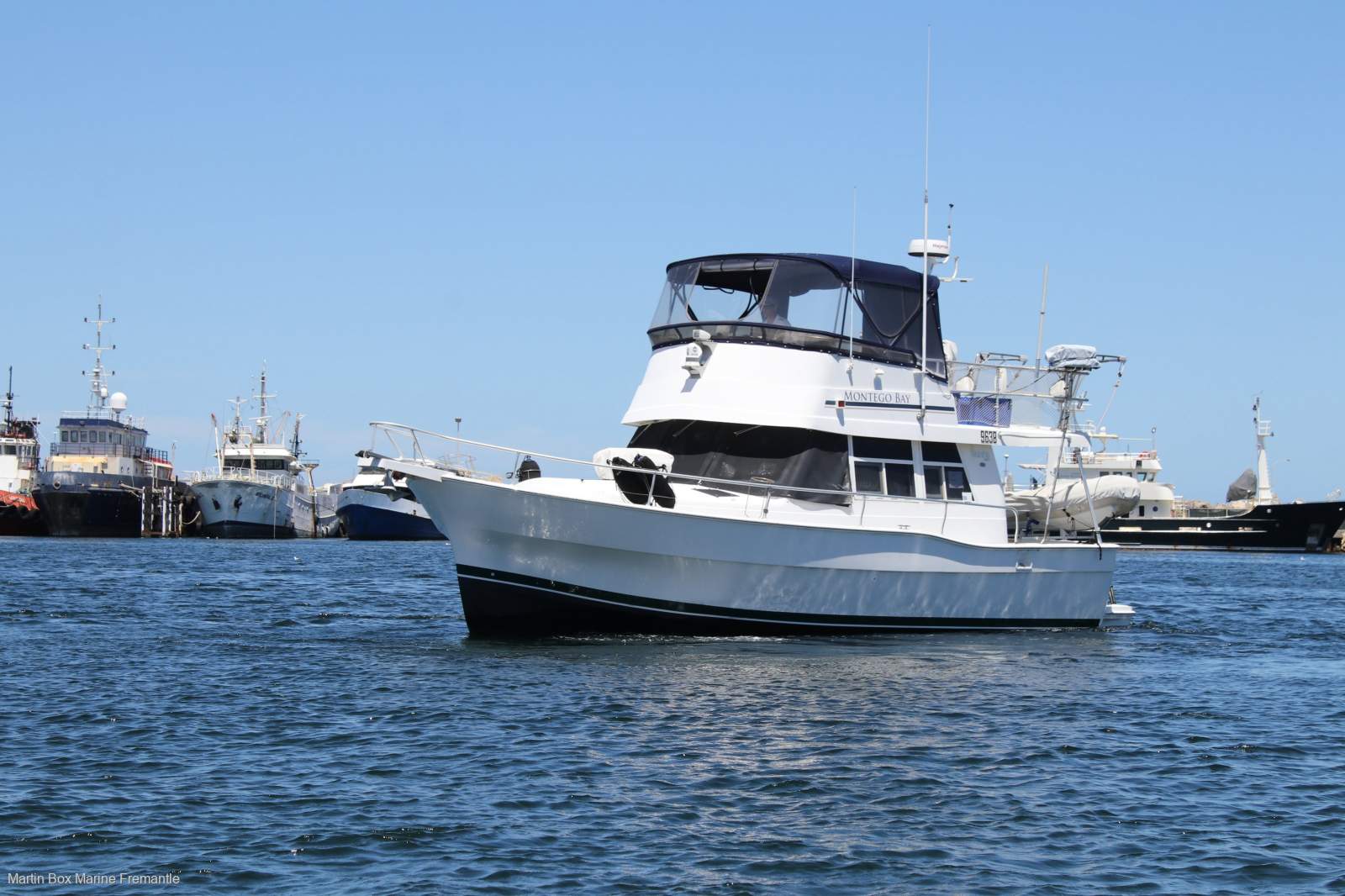 Mainship 390 Trawler with Bow Thruster